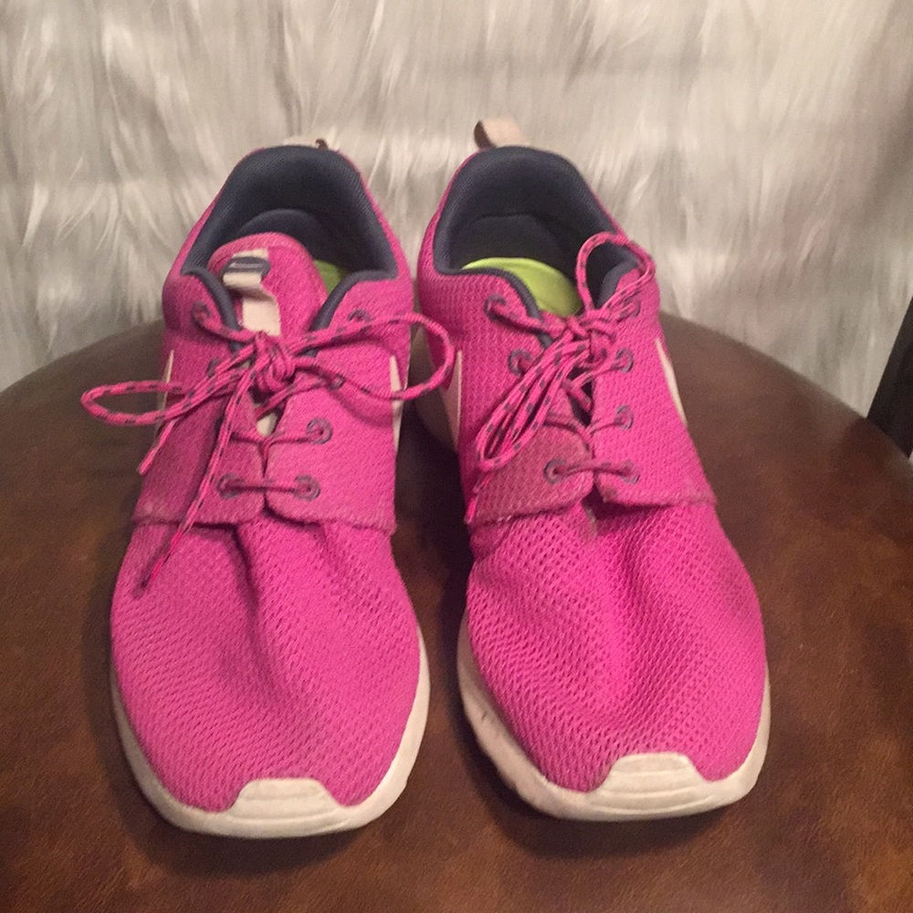 Magenta Nike Roshe Ones